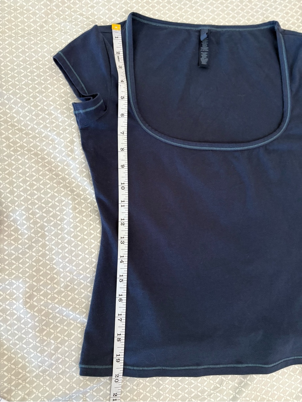Medium SKIMS Navy Jersey Scoop Neck Short Sleeve Shirt - Picture 8 of 10